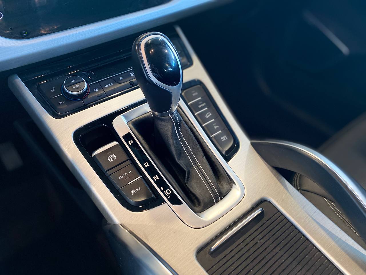 GEELY ATLAS (NL-3)