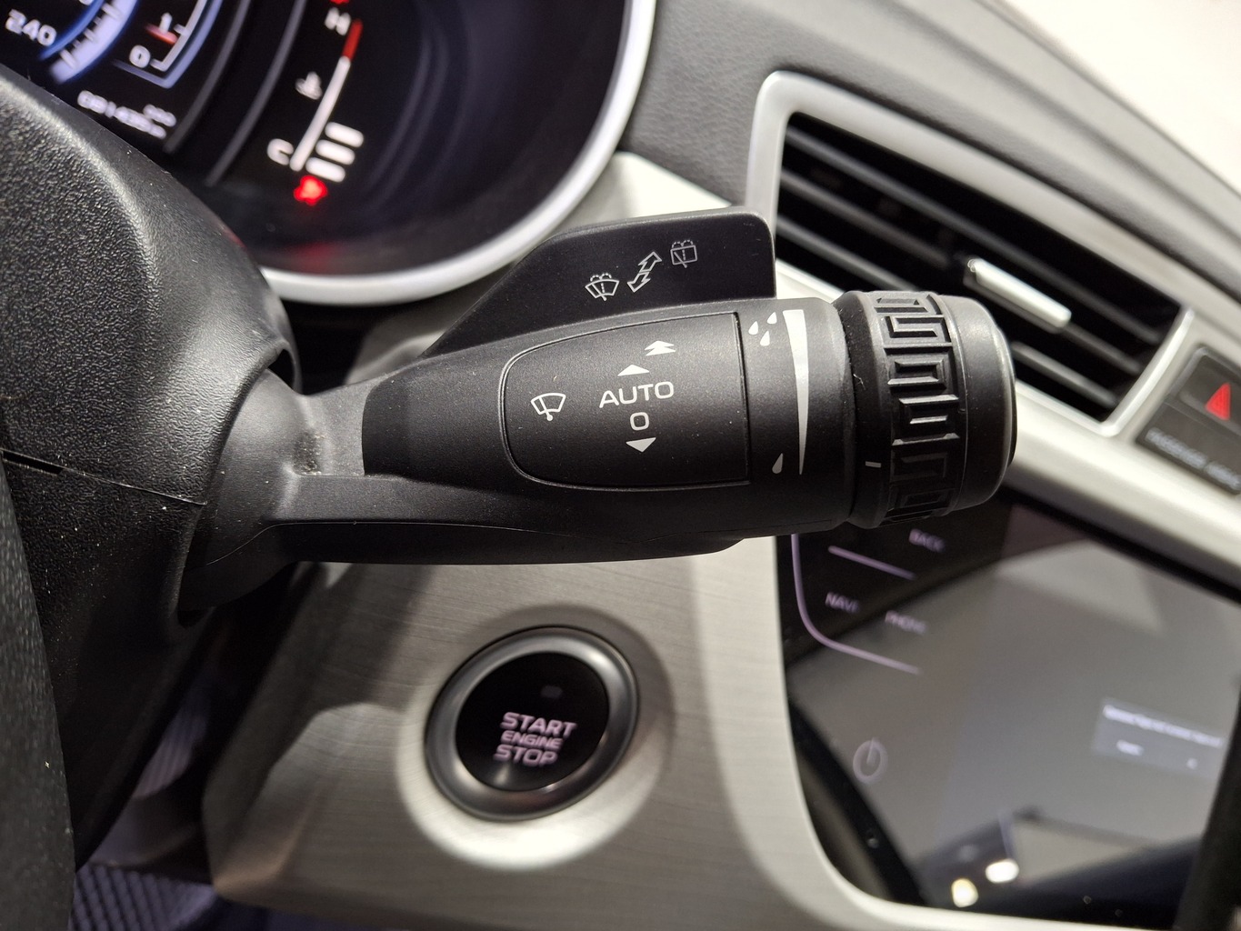 GEELY ATLAS (NL-3)