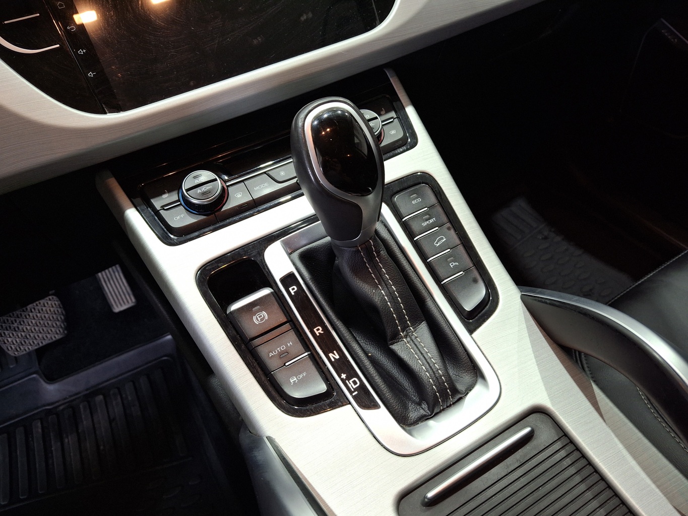 GEELY ATLAS (NL-3)