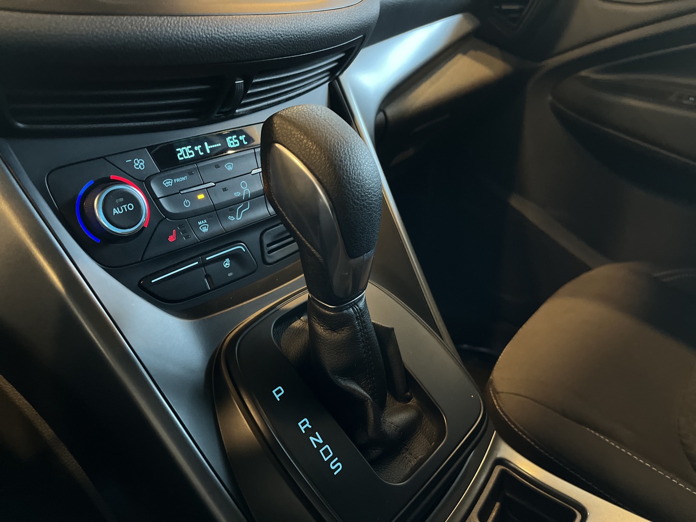 FORD KUGA
