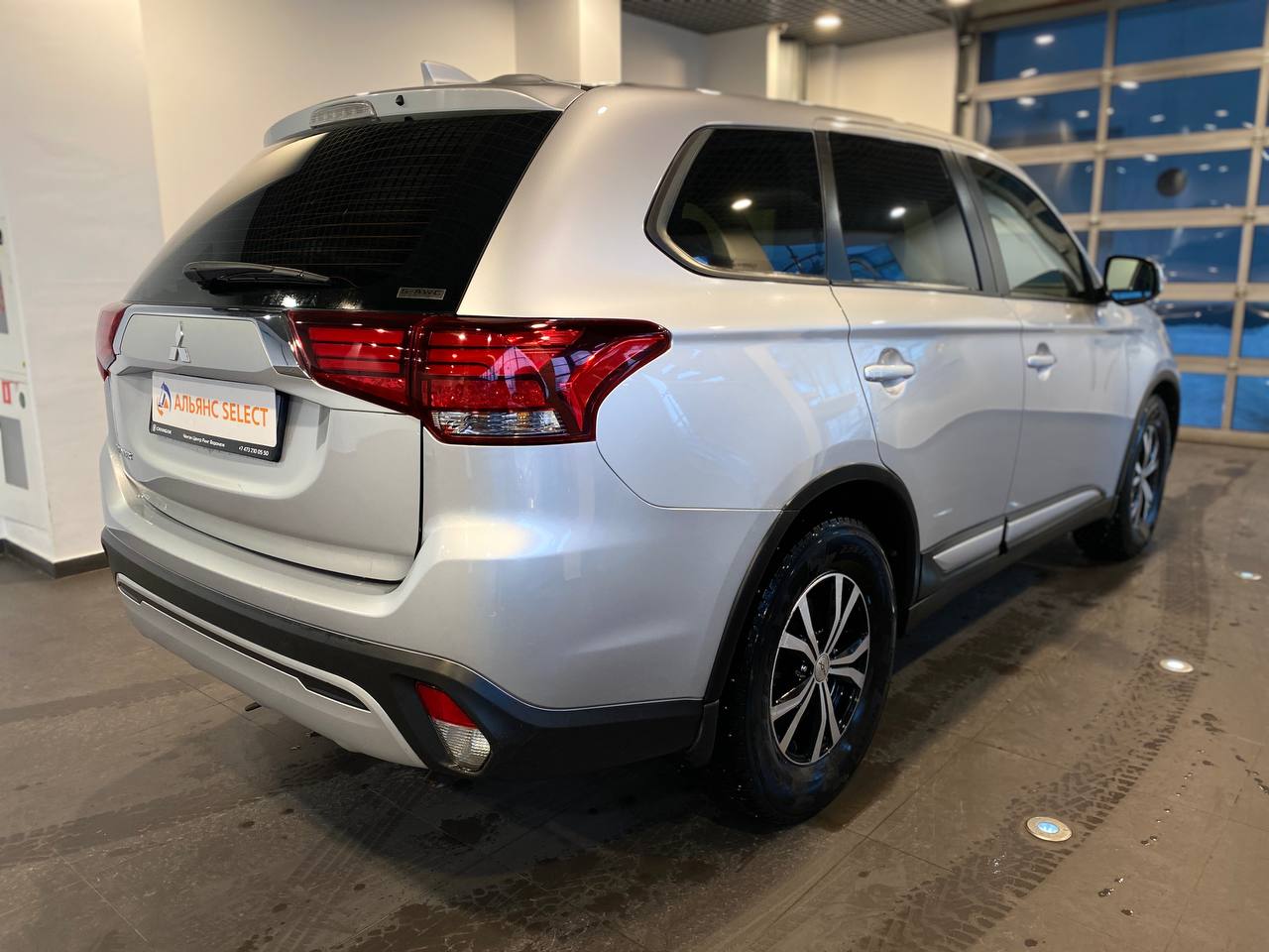 MITSUBISHI OUTLANDER