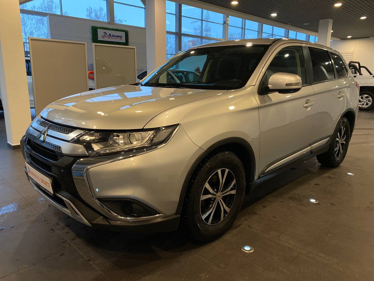 MITSUBISHI OUTLANDER