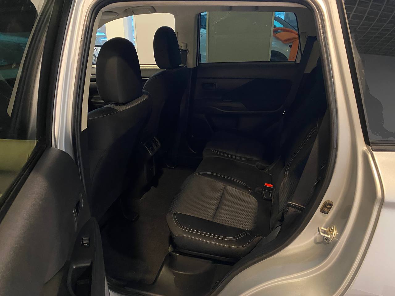 MITSUBISHI OUTLANDER