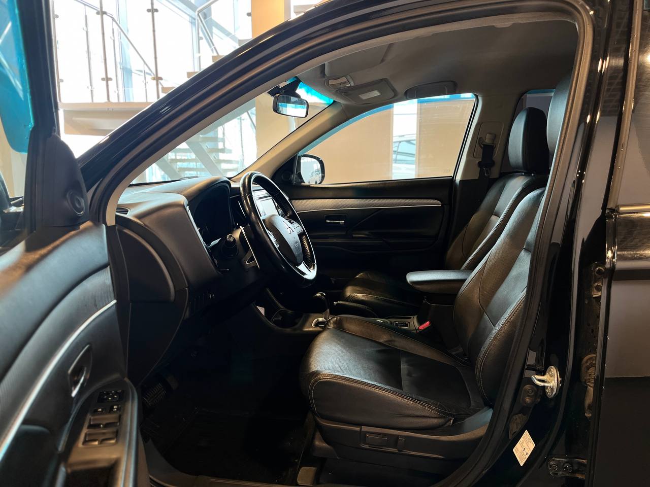 MITSUBISHI OUTLANDER