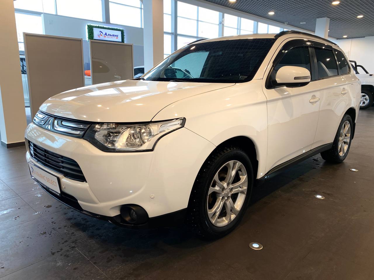 MITSUBISHI OUTLANDER