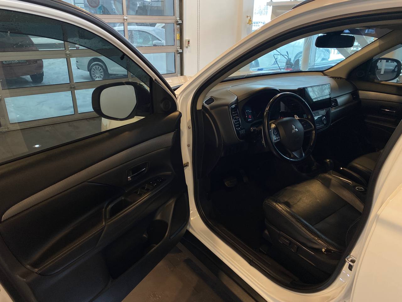 MITSUBISHI OUTLANDER