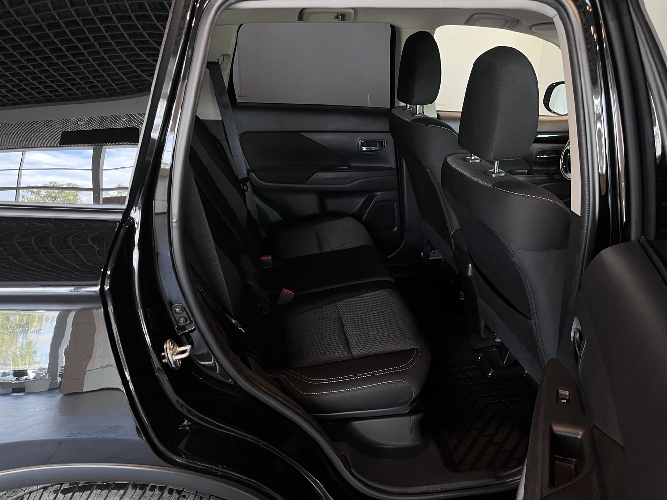 MITSUBISHI OUTLANDER