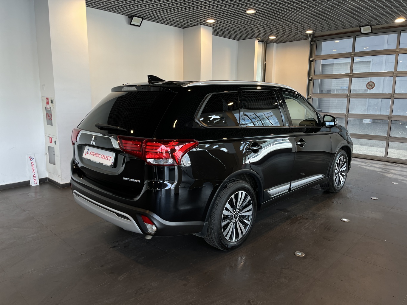 MITSUBISHI OUTLANDER