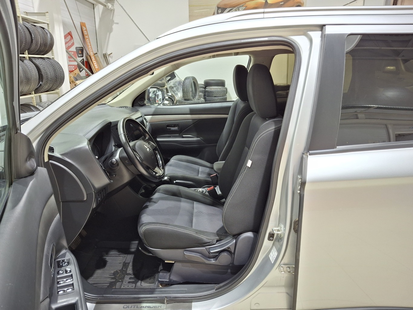MITSUBISHI OUTLANDER
