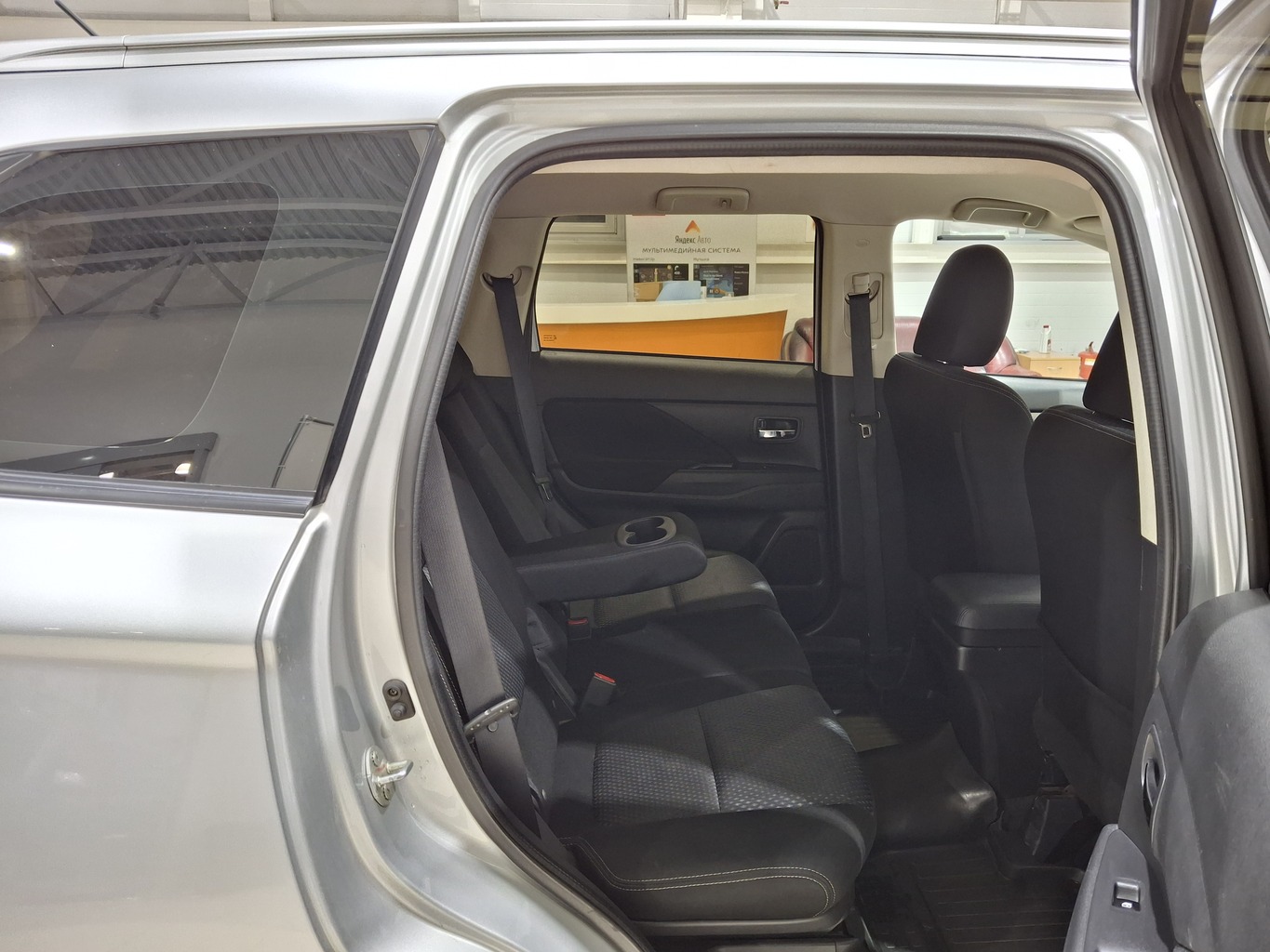 MITSUBISHI OUTLANDER