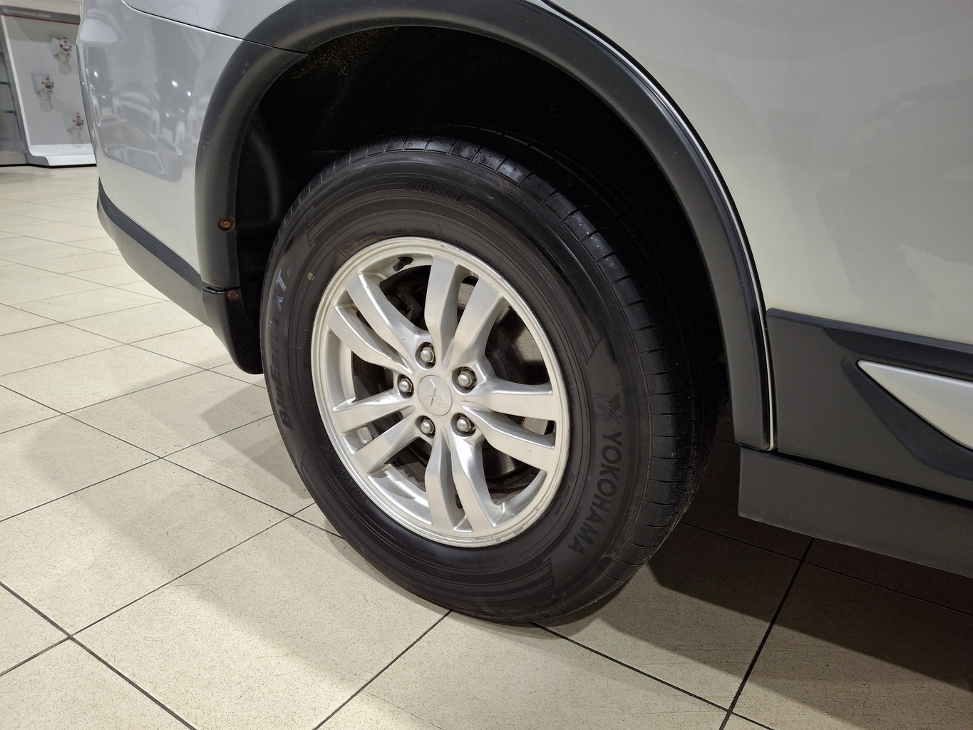 MITSUBISHI OUTLANDER