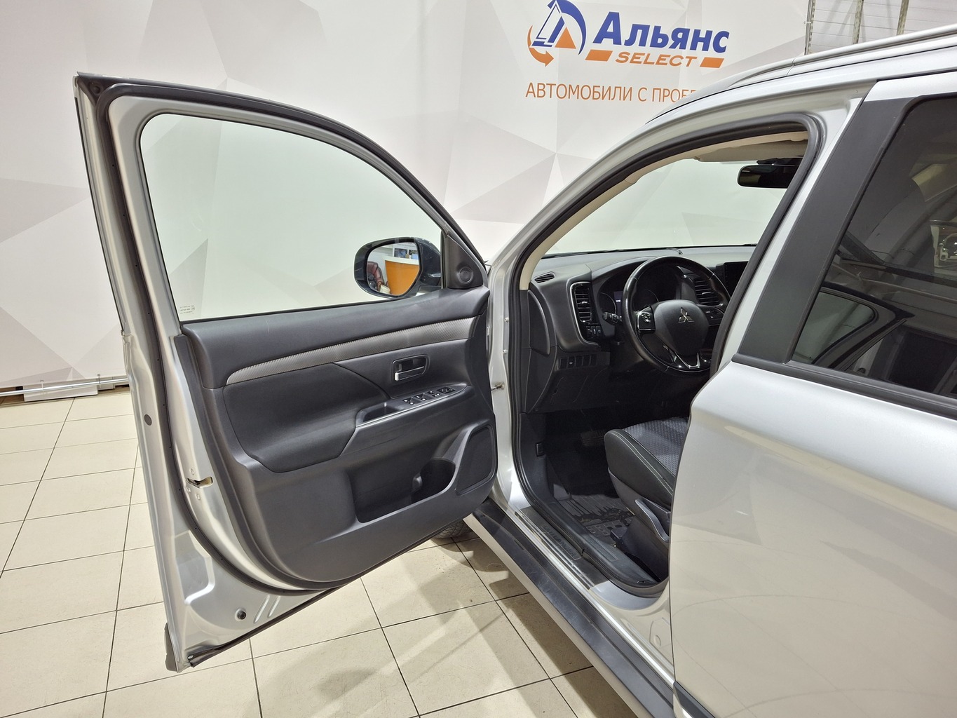 MITSUBISHI OUTLANDER