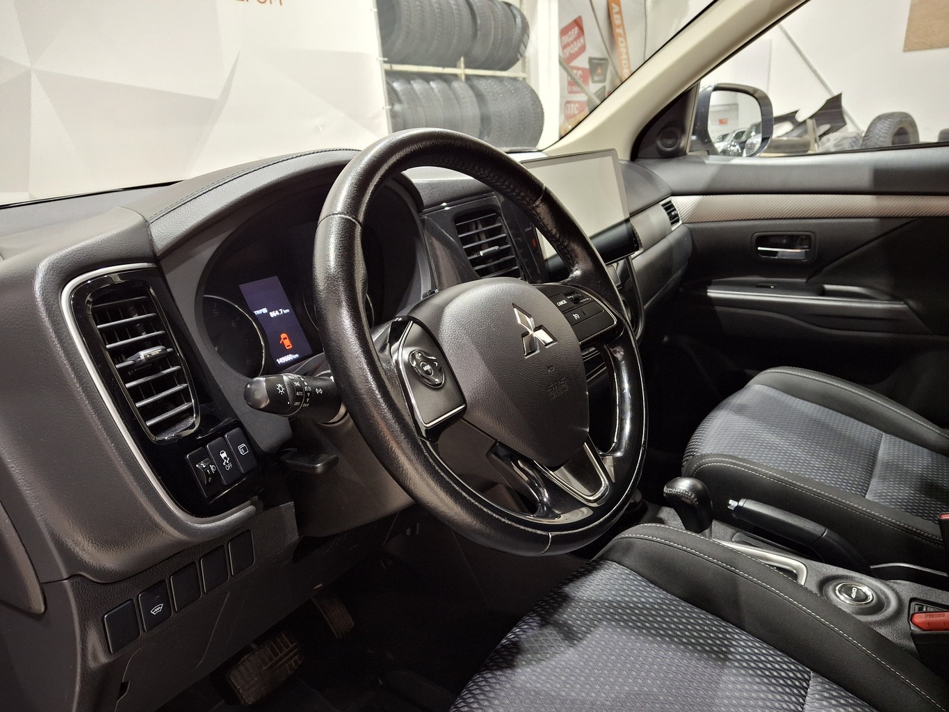 MITSUBISHI OUTLANDER