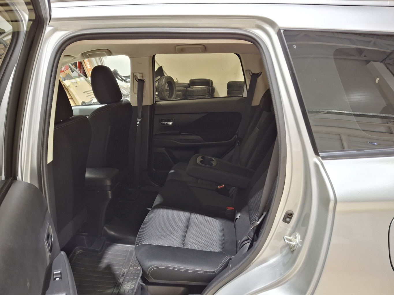 MITSUBISHI OUTLANDER