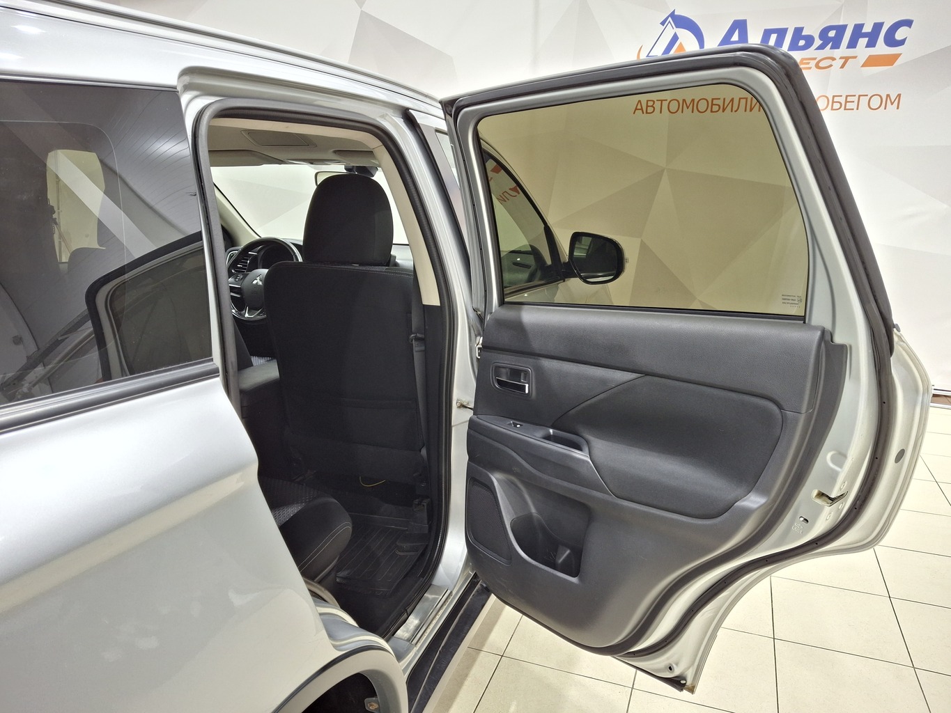MITSUBISHI OUTLANDER