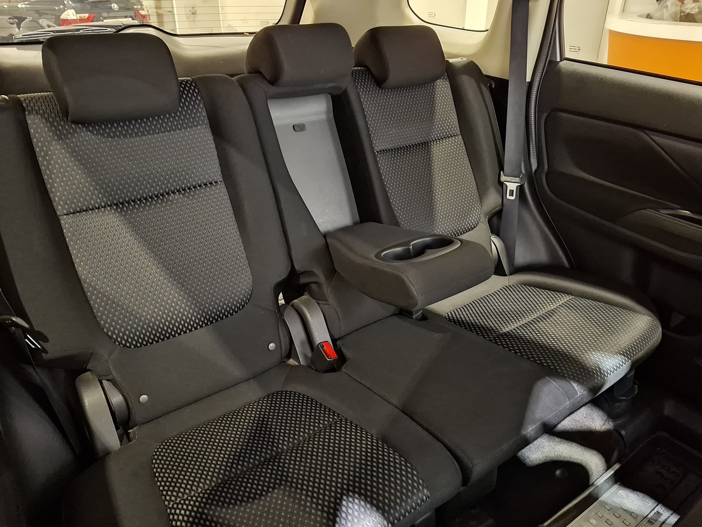 MITSUBISHI OUTLANDER