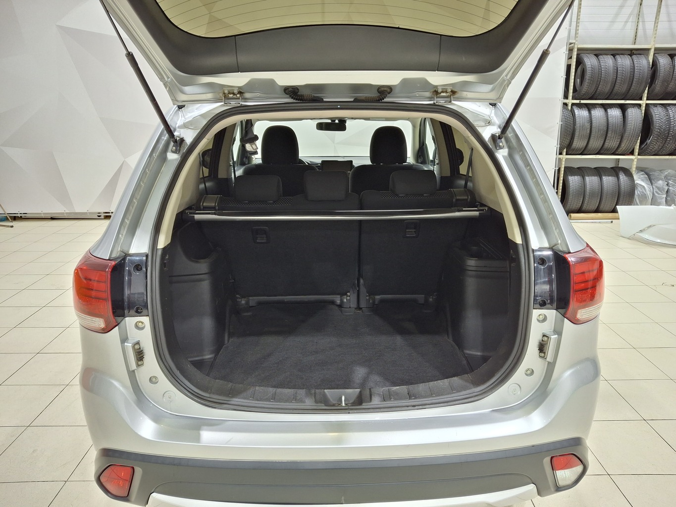 MITSUBISHI OUTLANDER