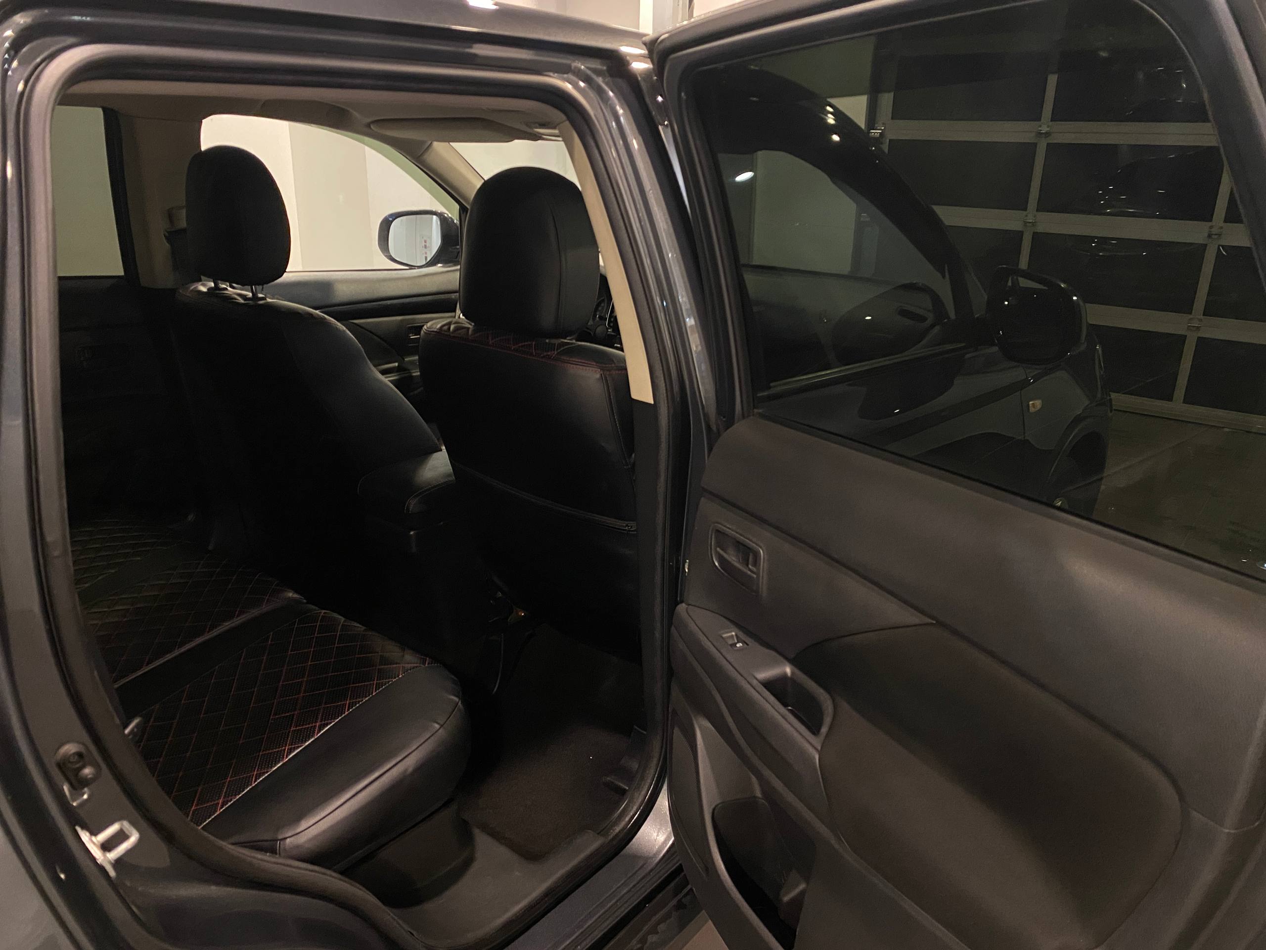 MITSUBISHI OUTLANDER