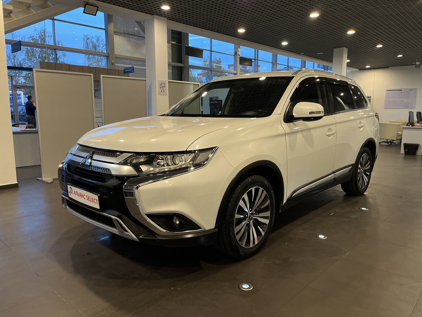 MITSUBISHI OUTLANDER