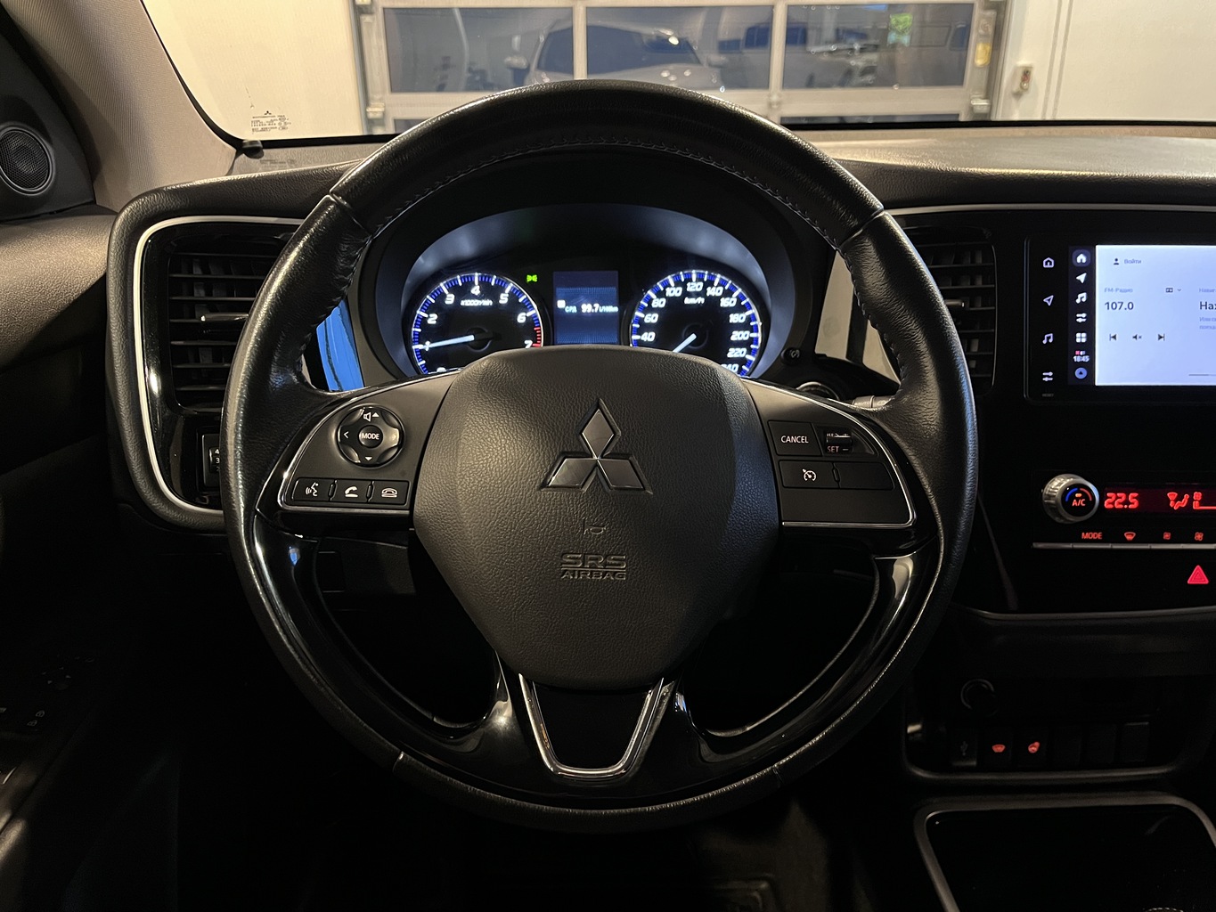 MITSUBISHI OUTLANDER