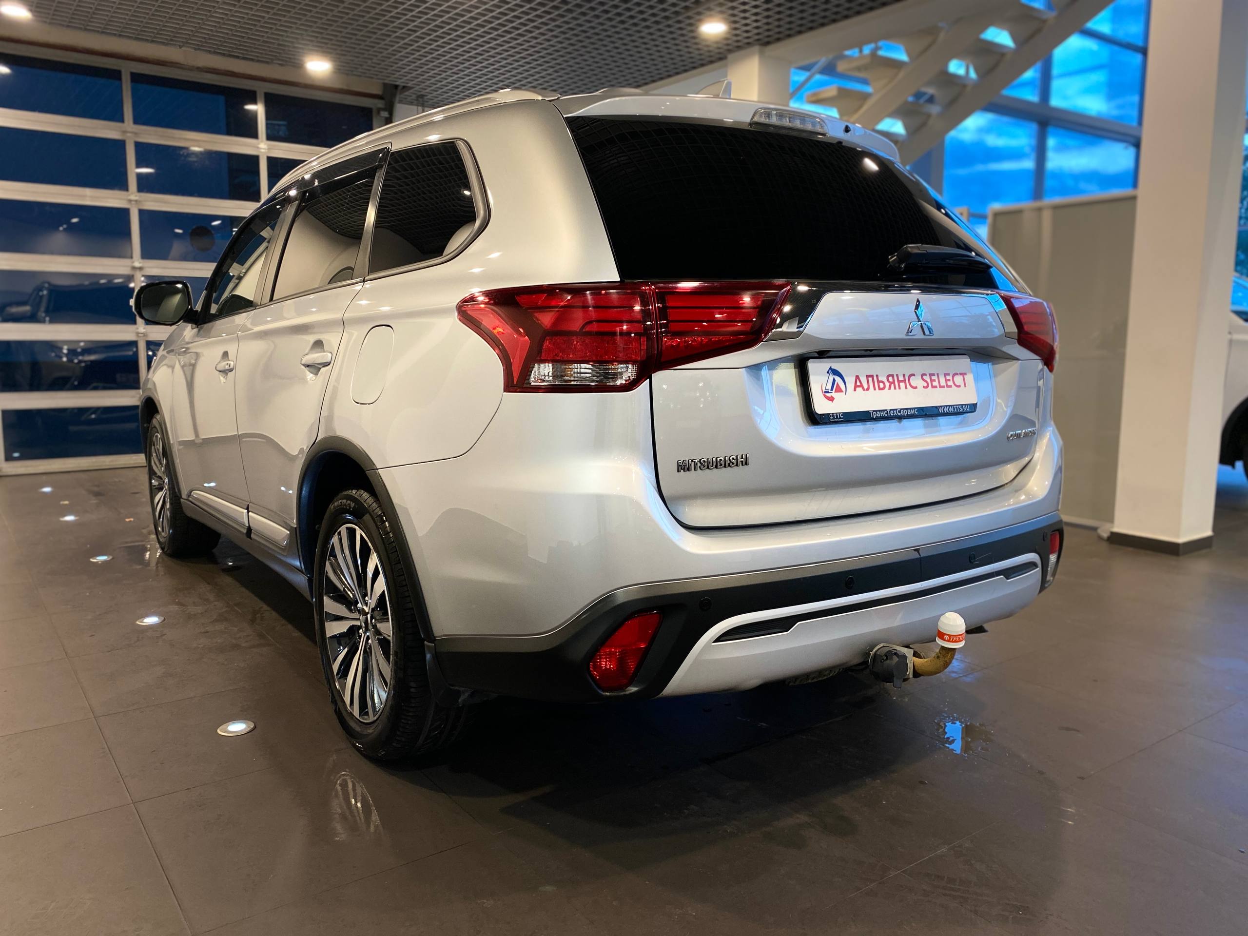 MITSUBISHI OUTLANDER