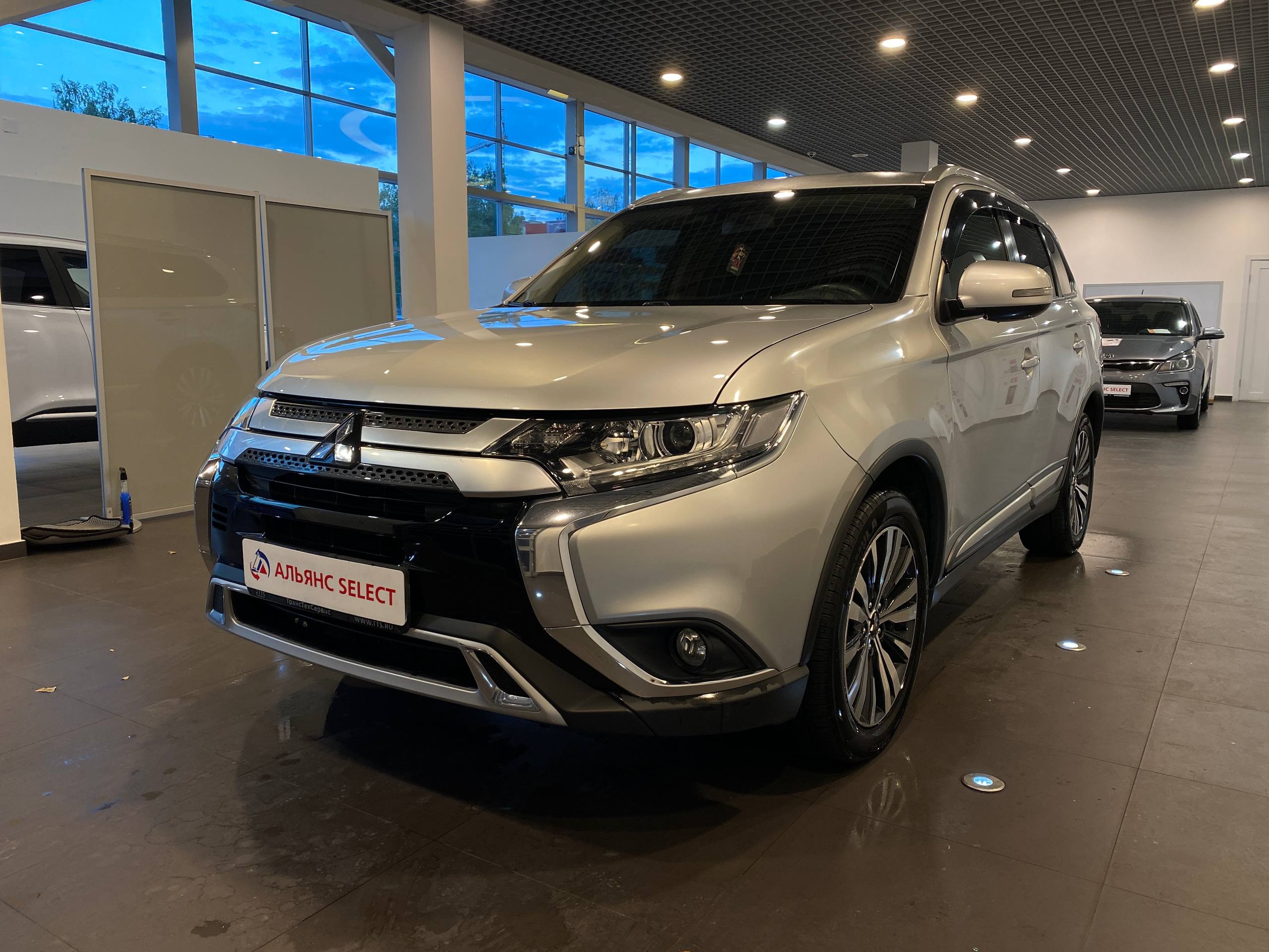 MITSUBISHI OUTLANDER