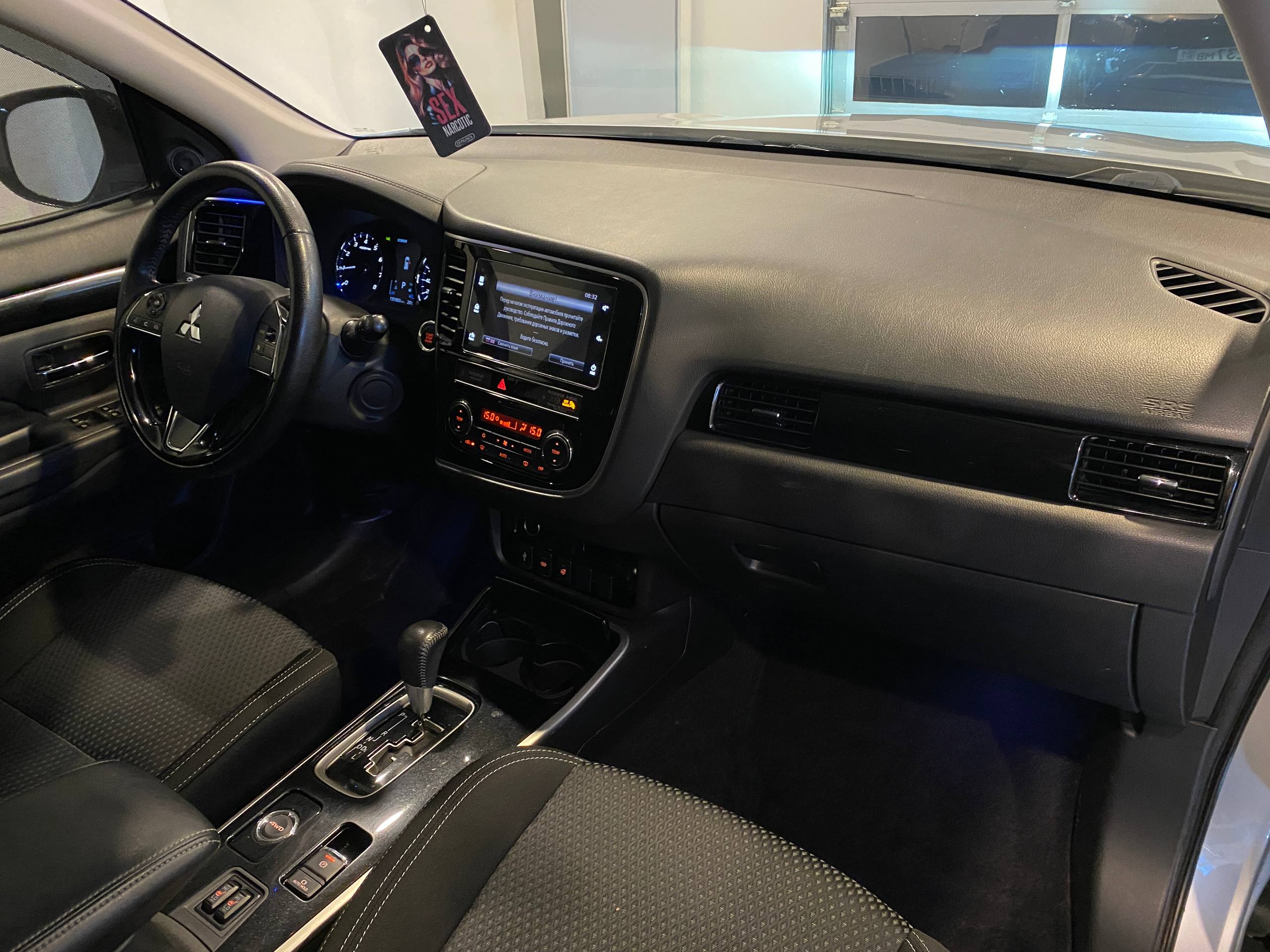 MITSUBISHI OUTLANDER