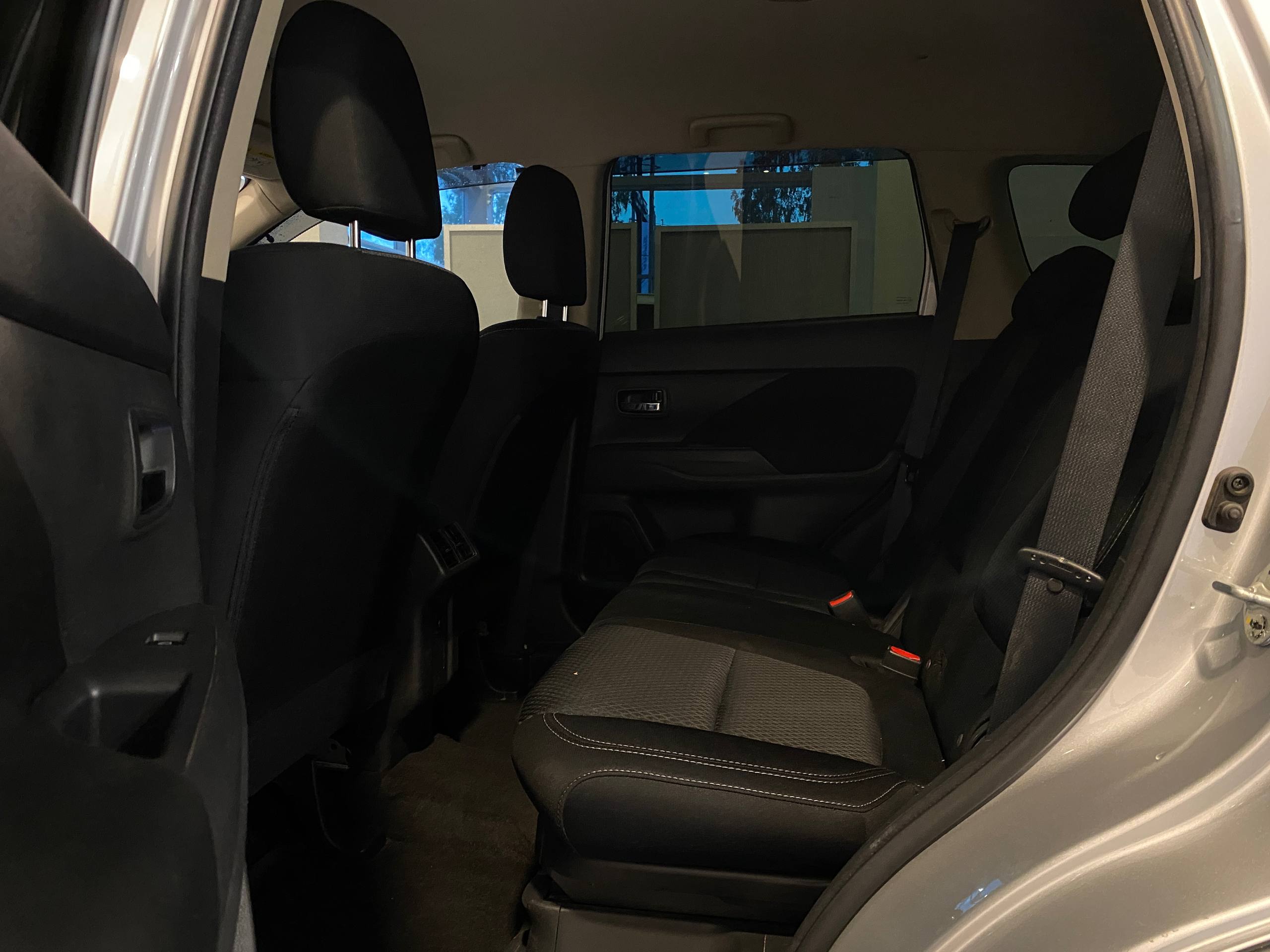 MITSUBISHI OUTLANDER