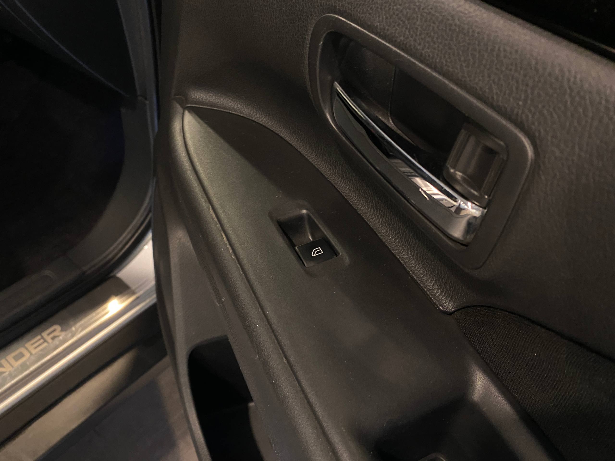 MITSUBISHI OUTLANDER