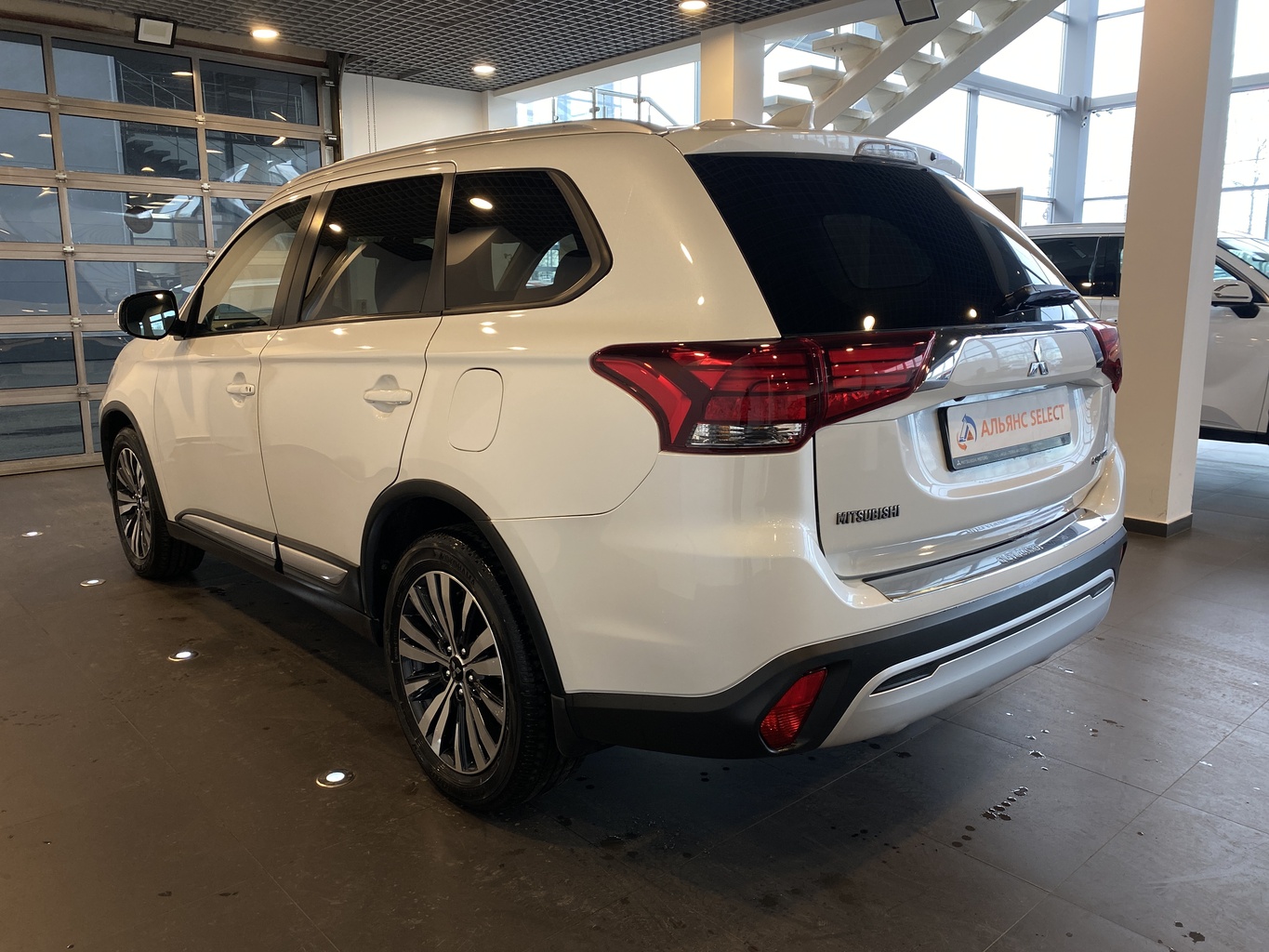MITSUBISHI OUTLANDER