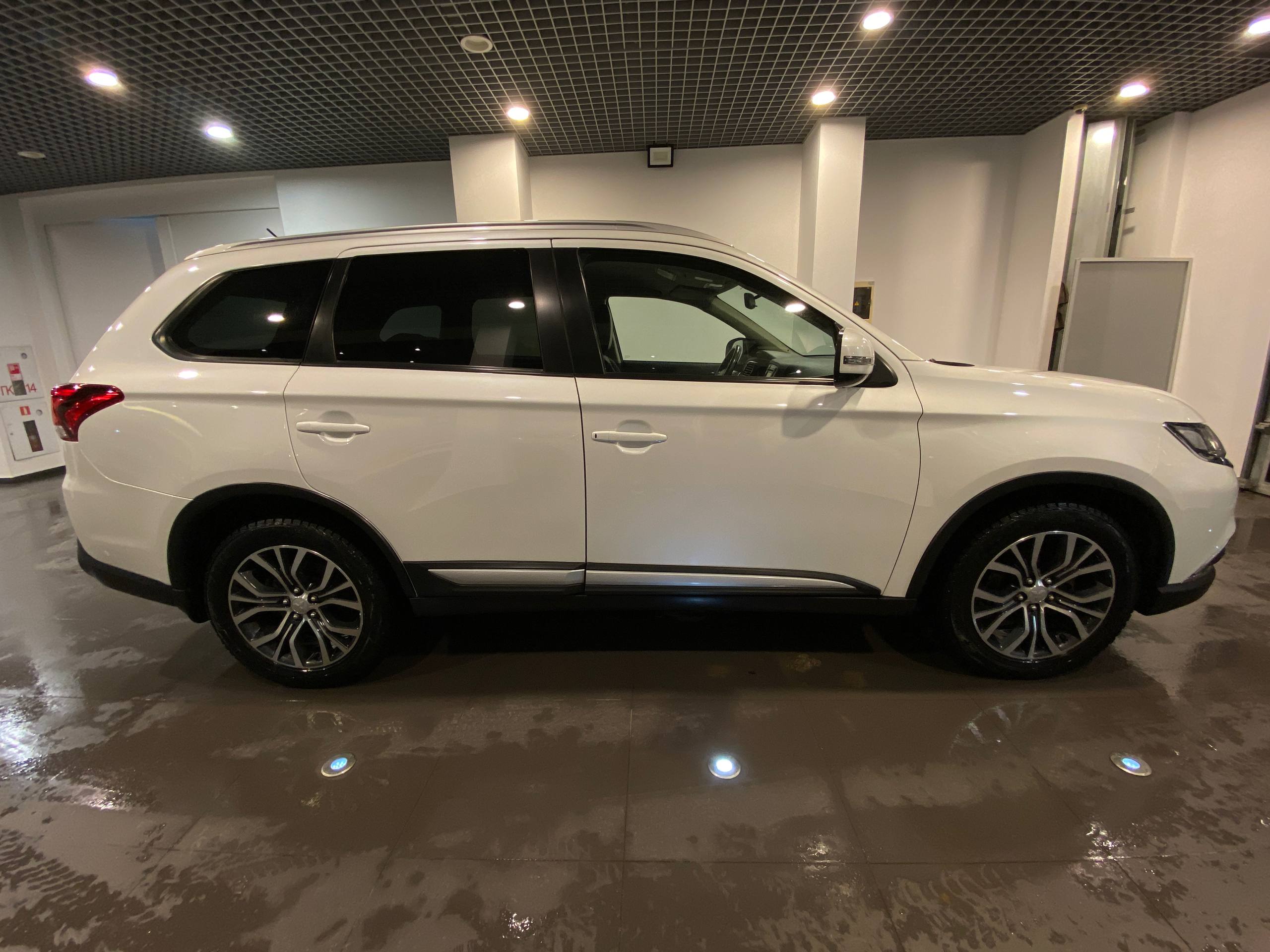 MITSUBISHI OUTLANDER