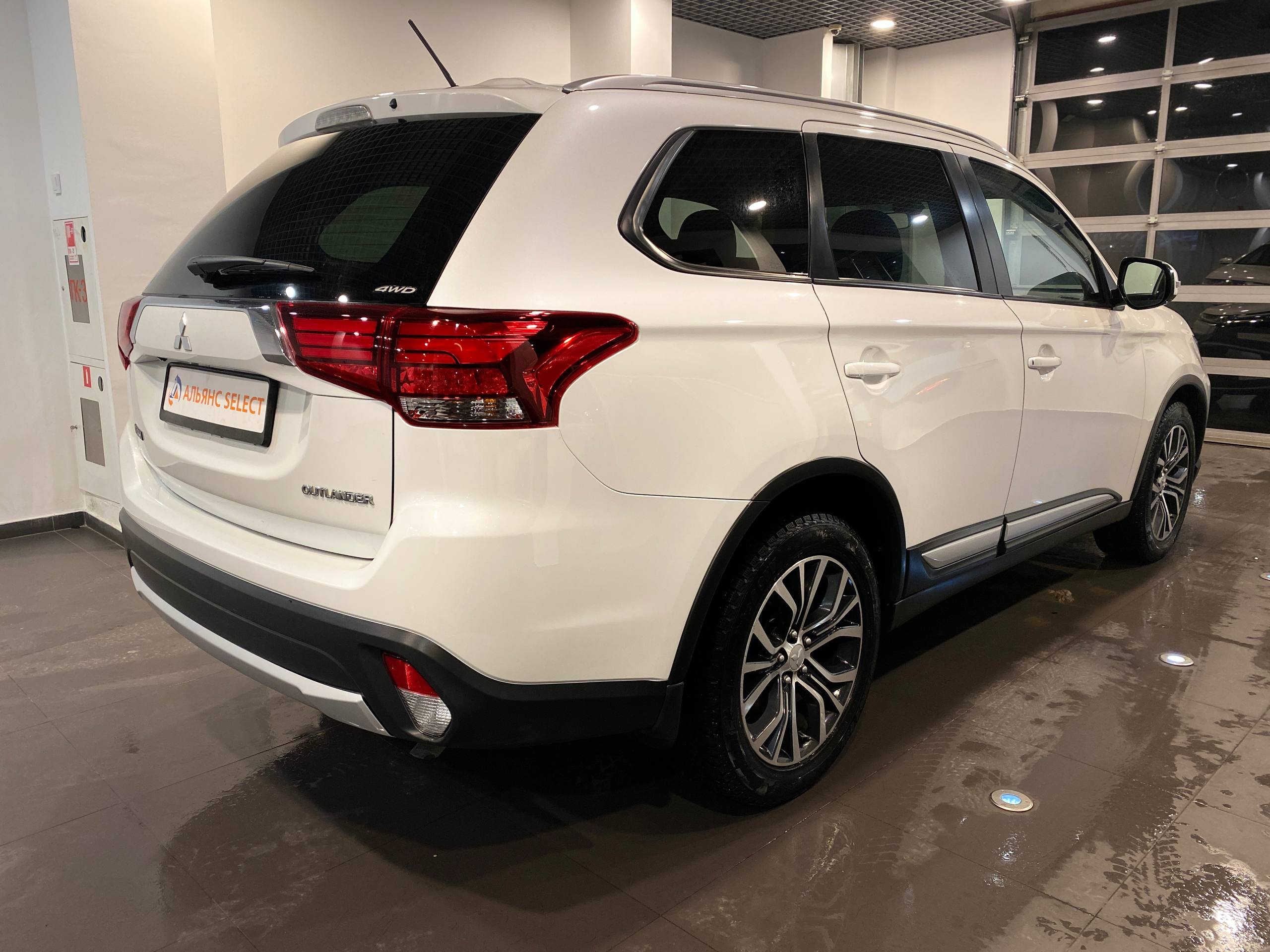 MITSUBISHI OUTLANDER