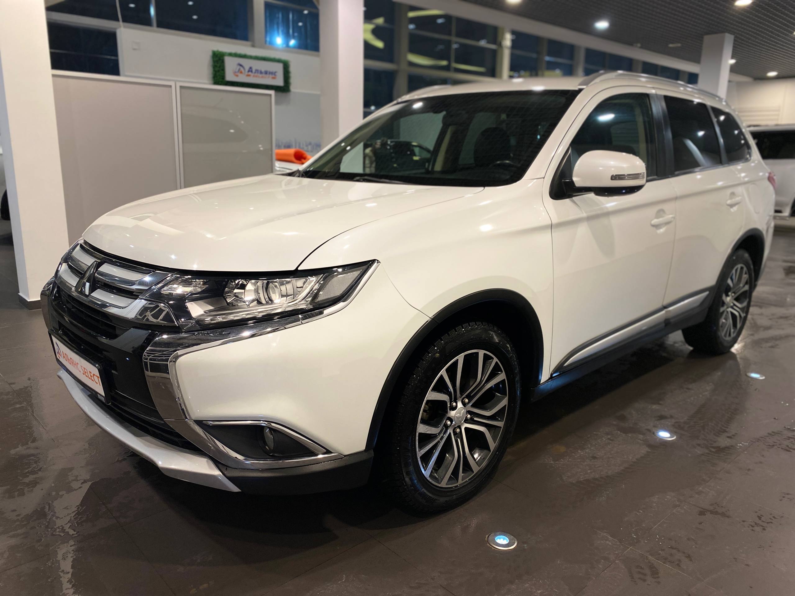 MITSUBISHI OUTLANDER