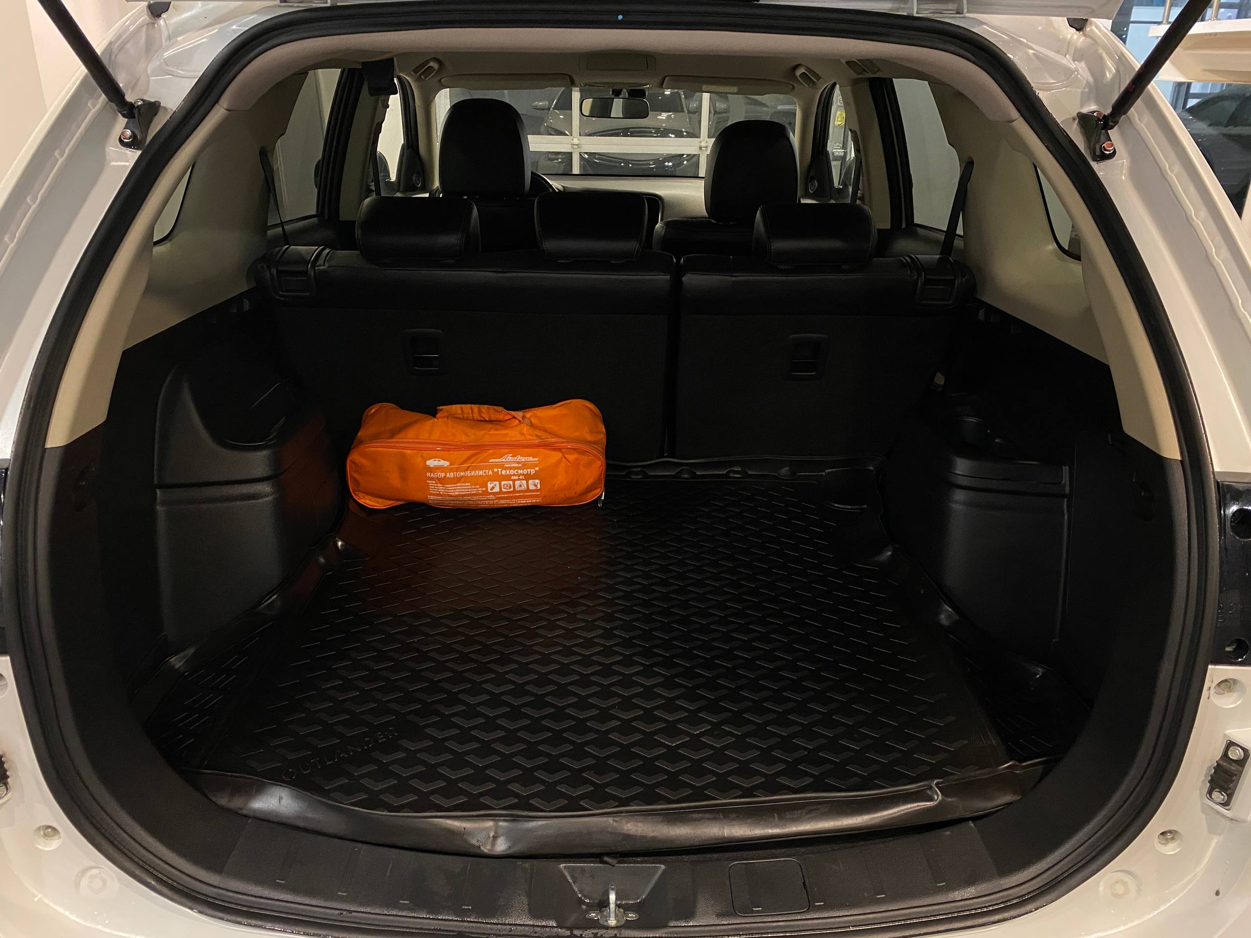 MITSUBISHI OUTLANDER