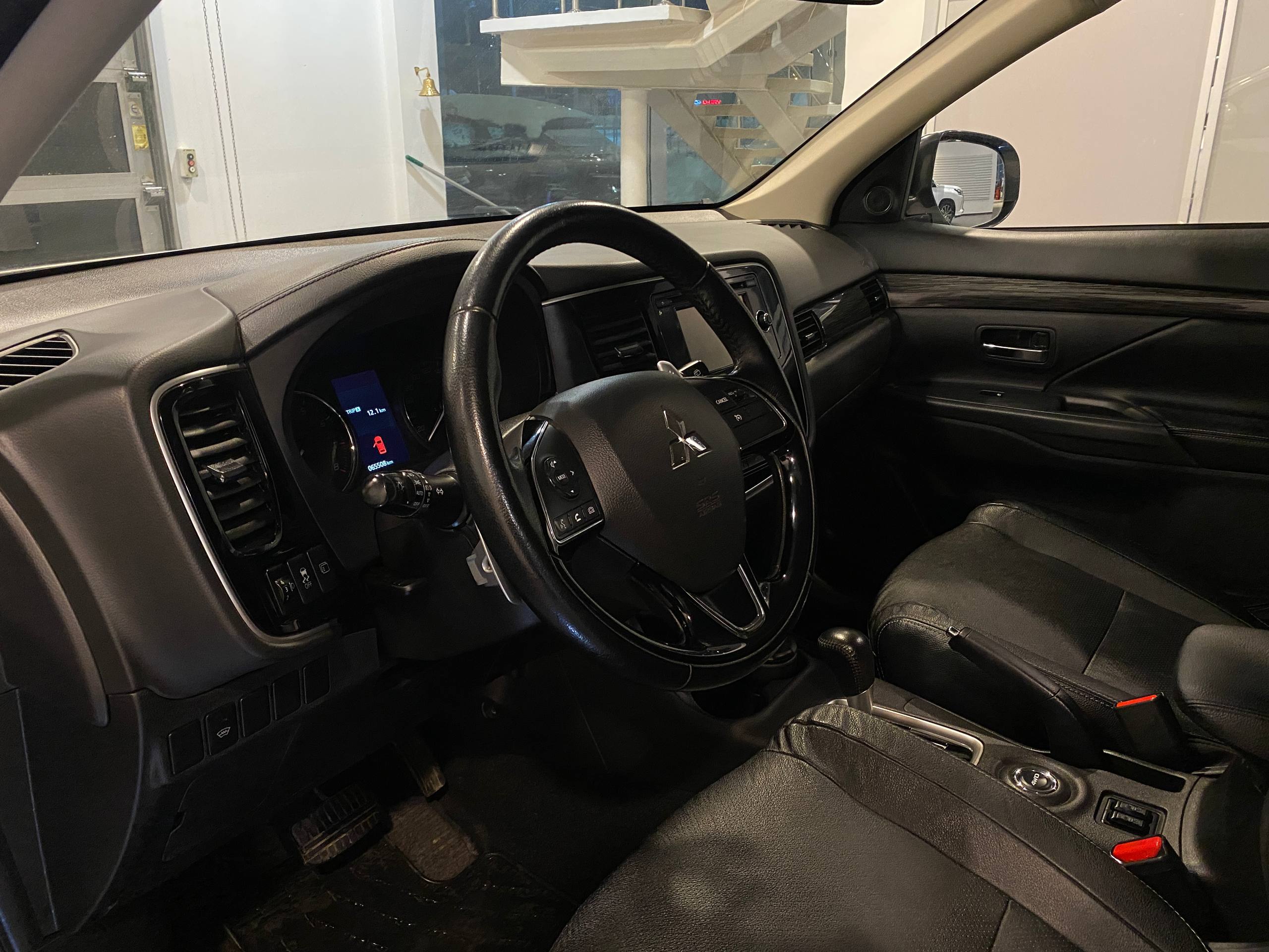 MITSUBISHI OUTLANDER