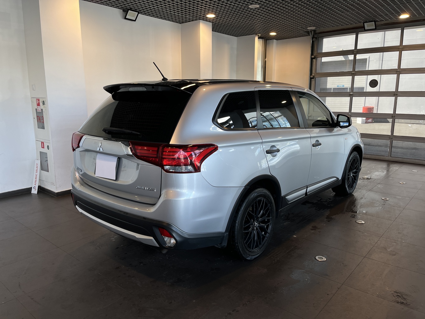 MITSUBISHI OUTLANDER