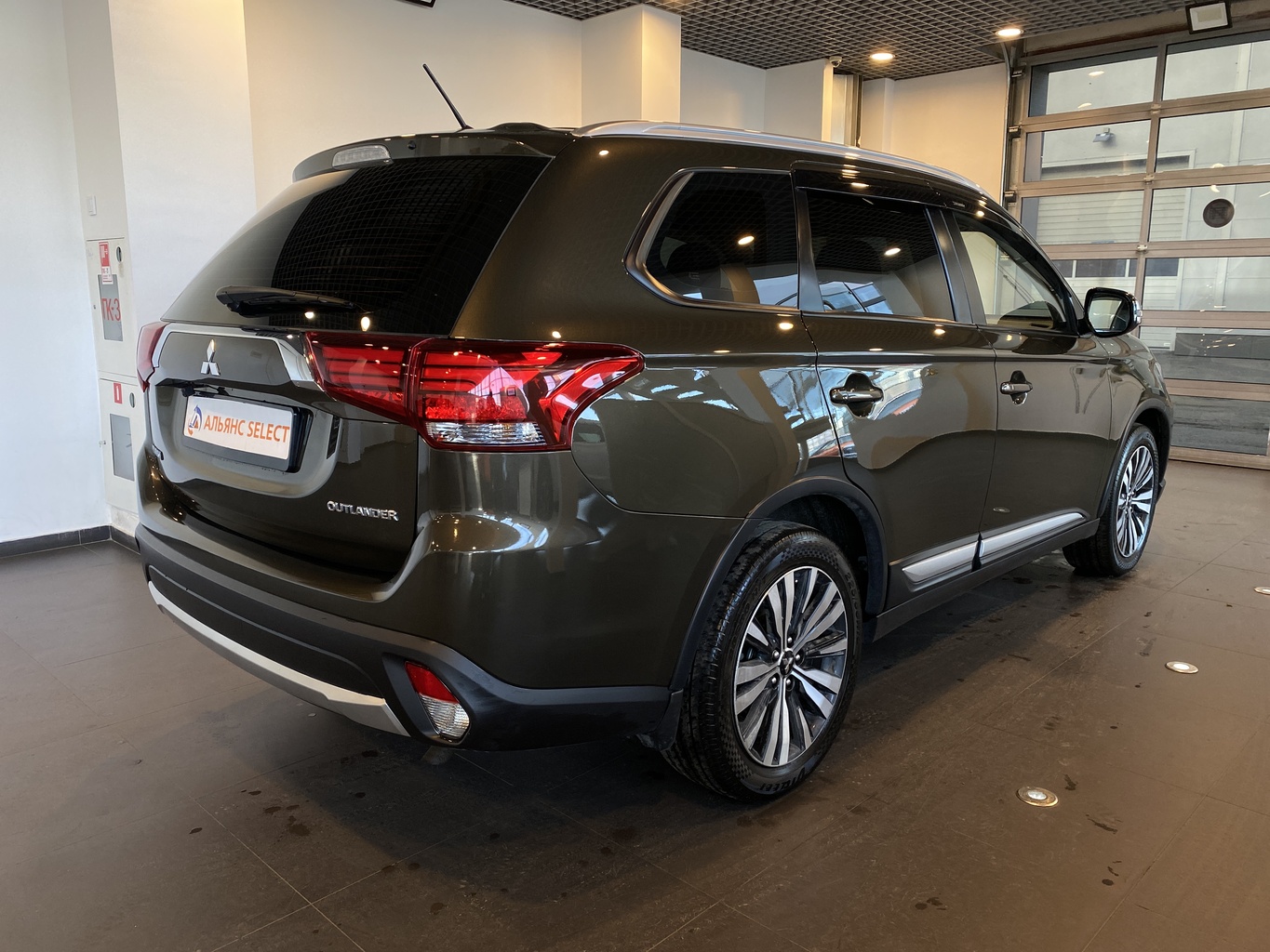 MITSUBISHI OUTLANDER