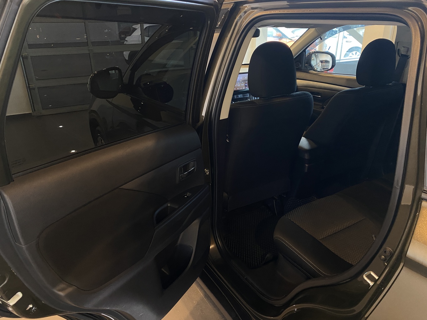 MITSUBISHI OUTLANDER