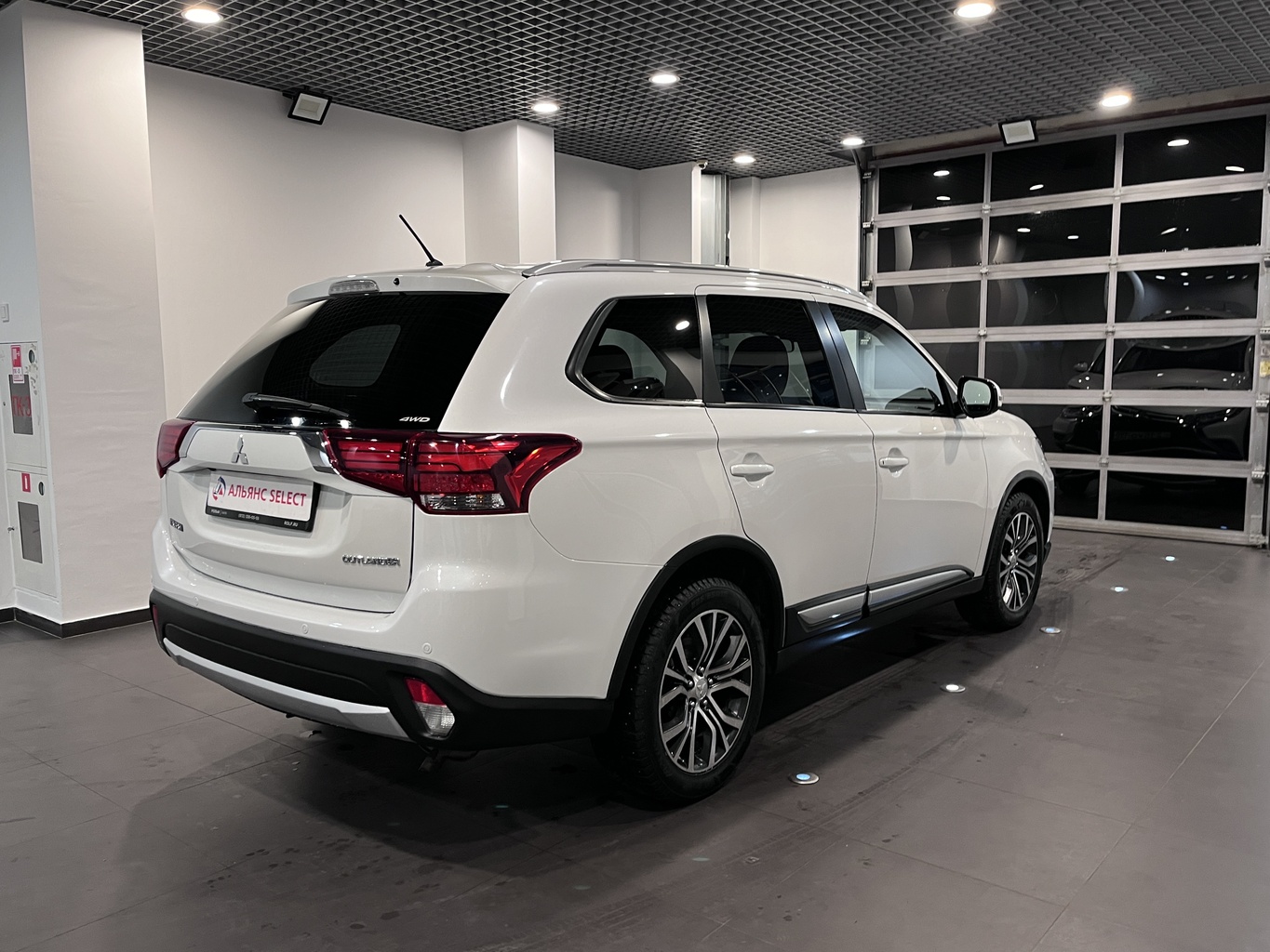 MITSUBISHI OUTLANDER