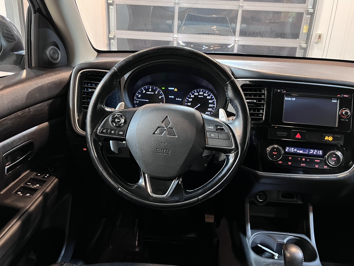 MITSUBISHI OUTLANDER