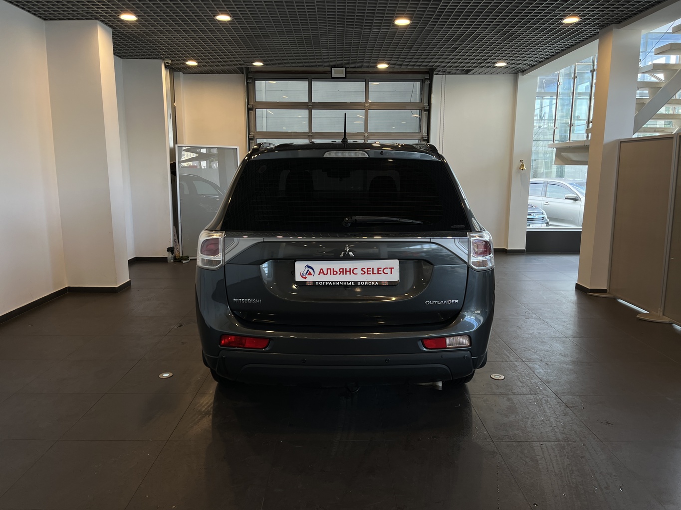 MITSUBISHI OUTLANDER
