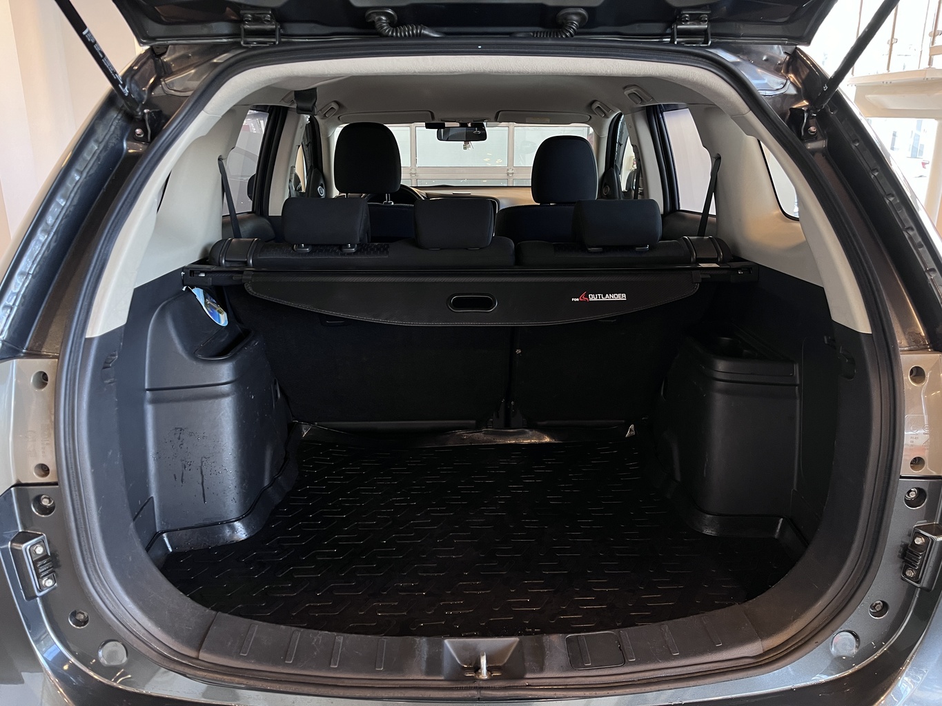 MITSUBISHI OUTLANDER