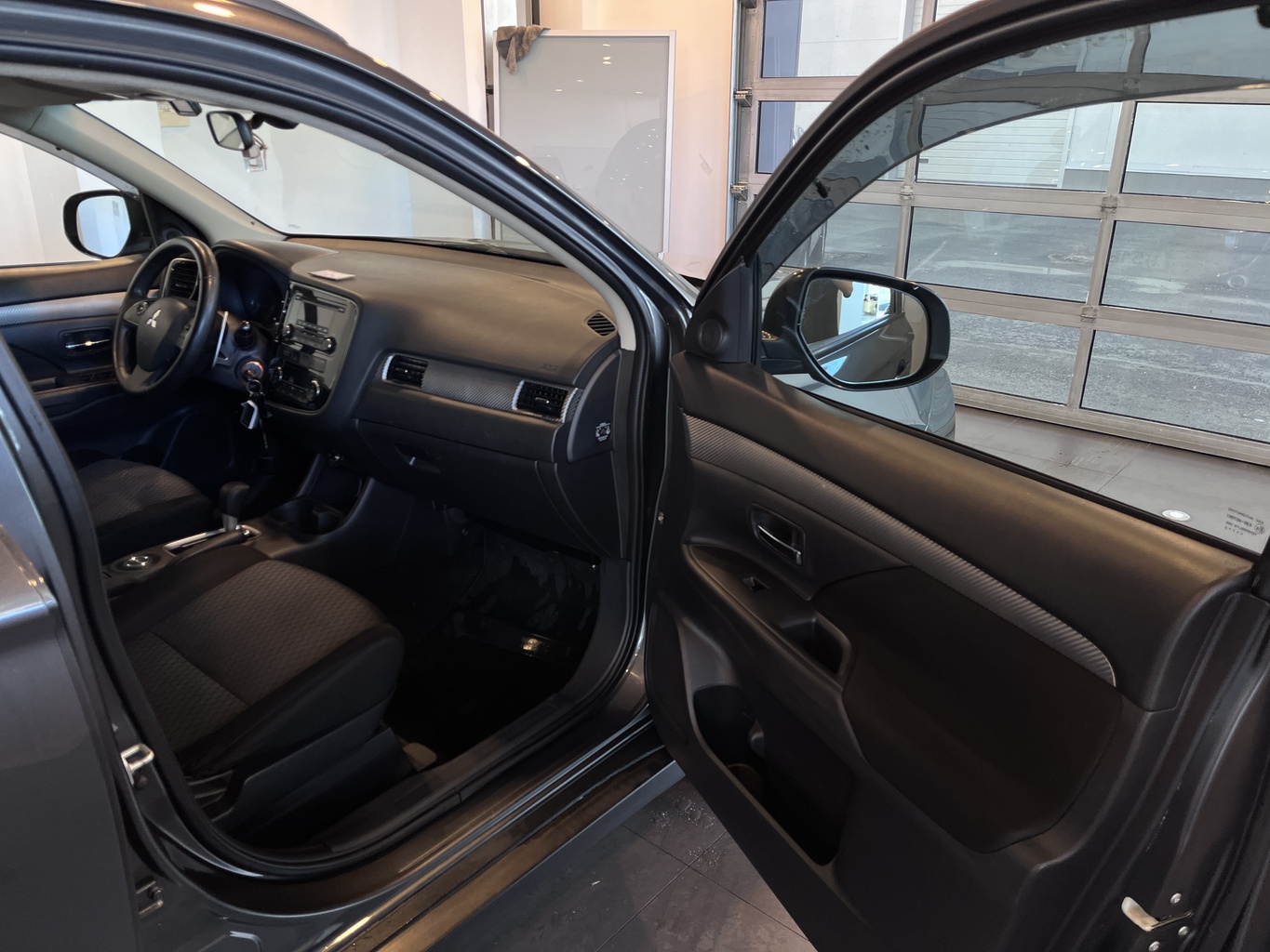 MITSUBISHI OUTLANDER
