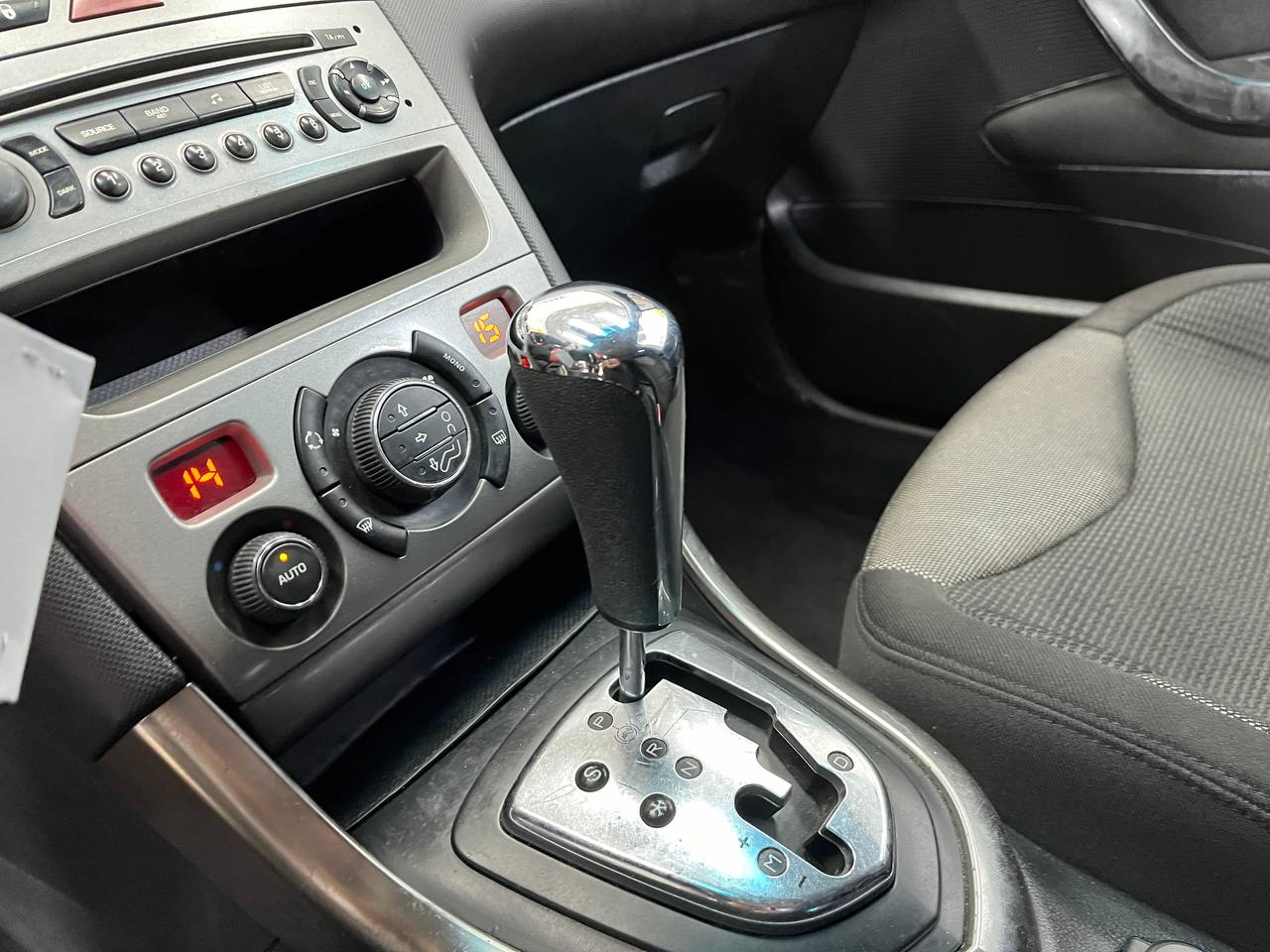 PEUGEOT 308
