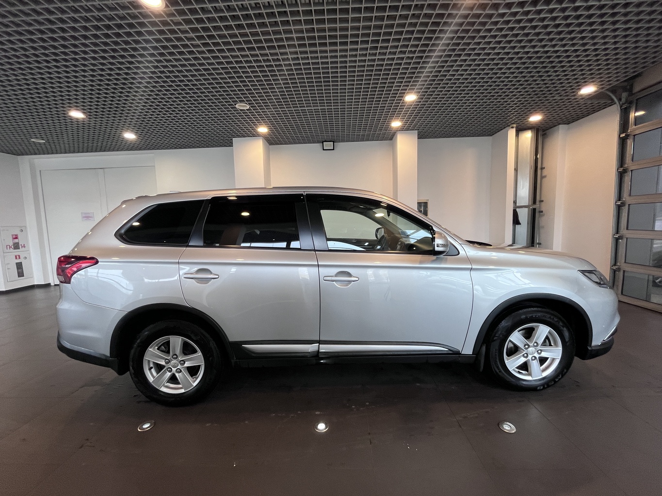 MITSUBISHI OUTLANDER