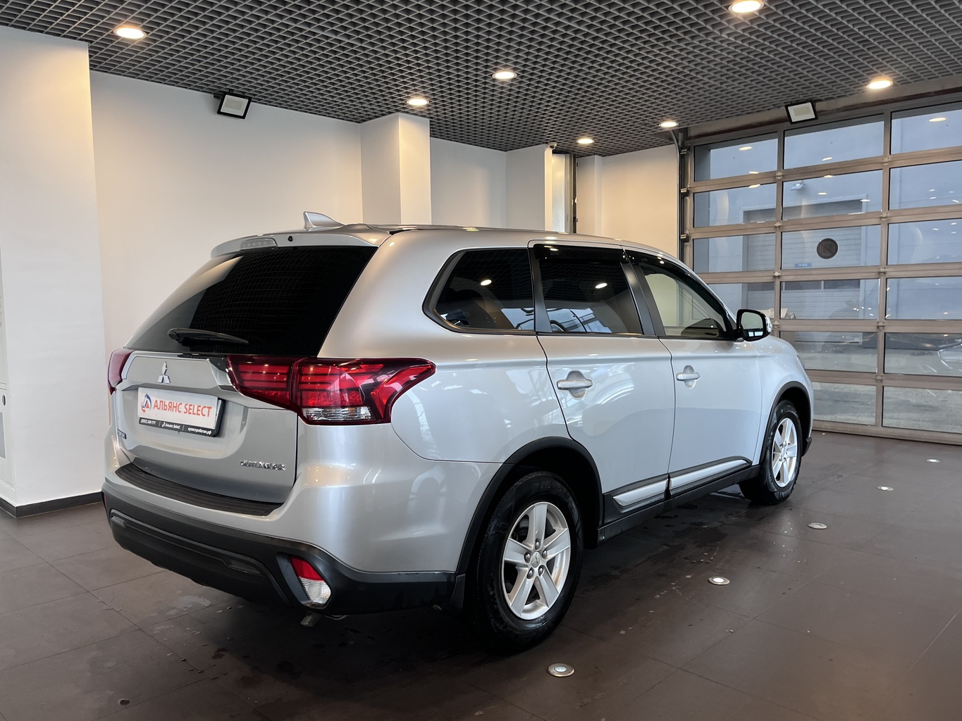 MITSUBISHI OUTLANDER