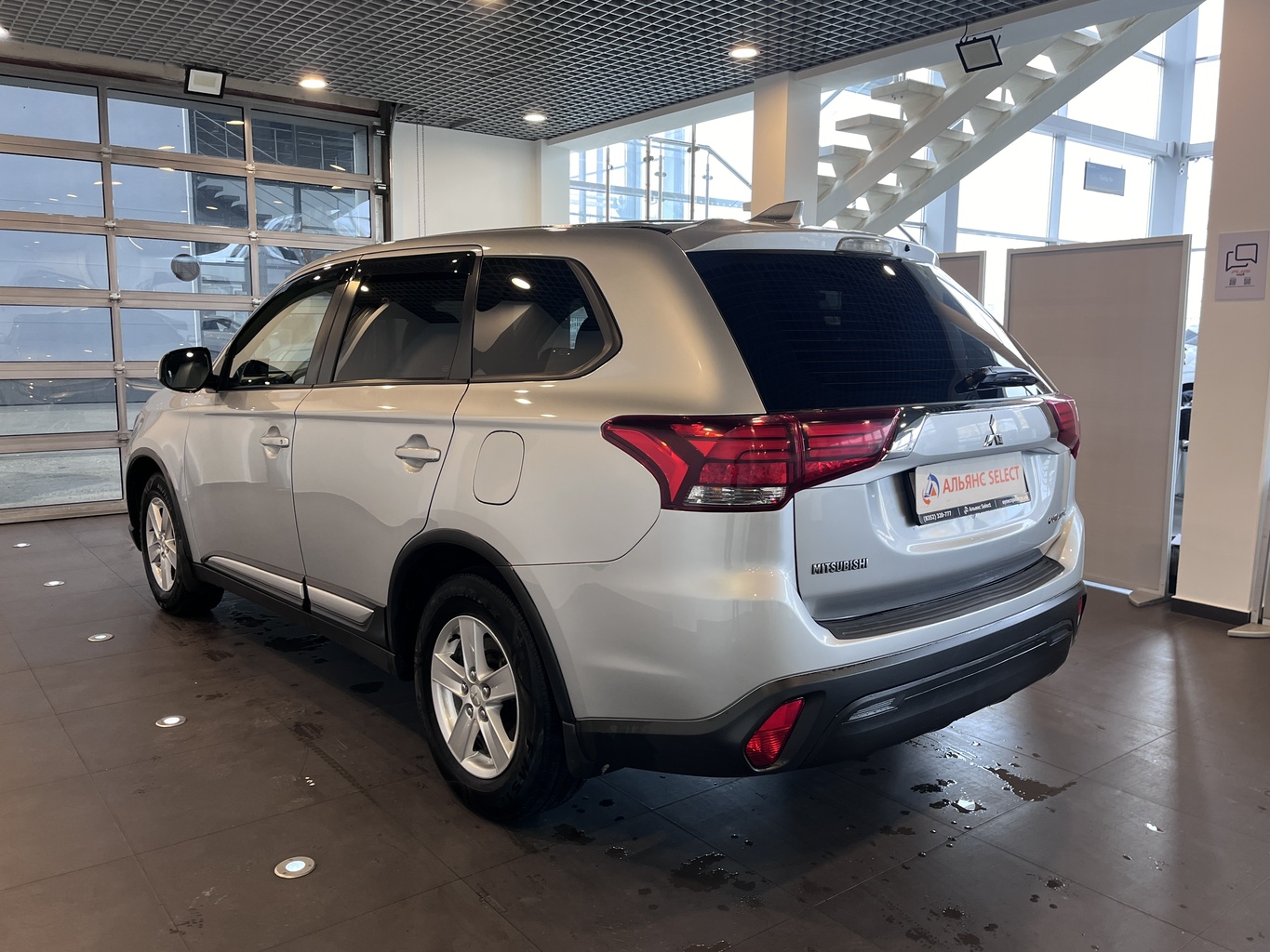 MITSUBISHI OUTLANDER