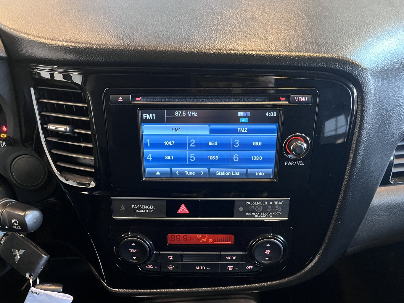 MITSUBISHI OUTLANDER