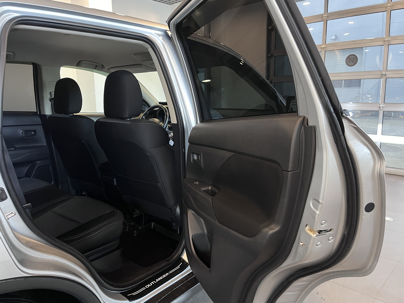MITSUBISHI OUTLANDER