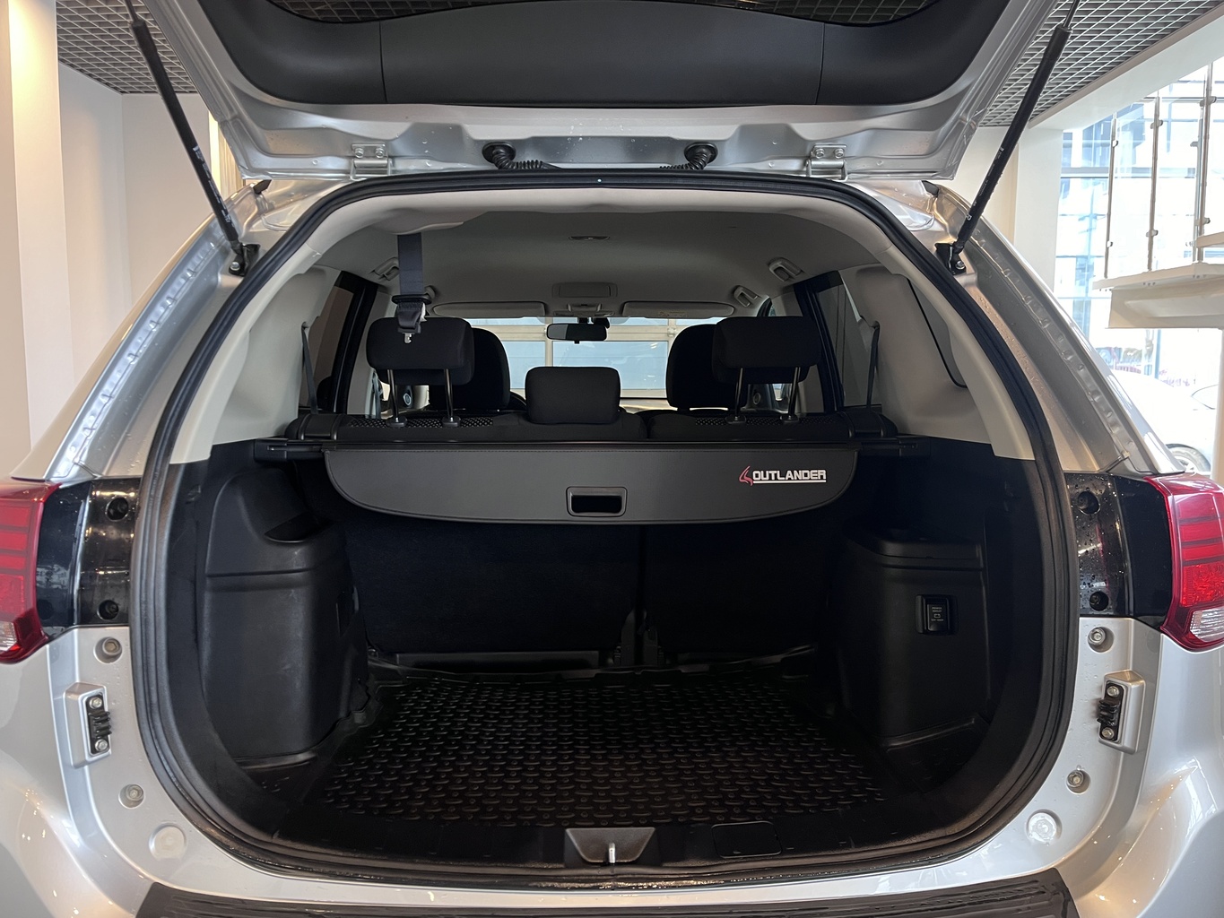 MITSUBISHI OUTLANDER